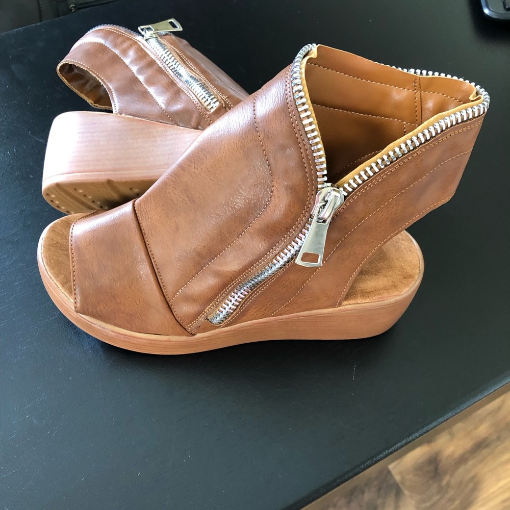 Women’s wedge sandal